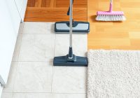 Plan sprzątania podłóg: jak dopasować metody i częstotliwość do różnych powierzchni dla trwałej czystości